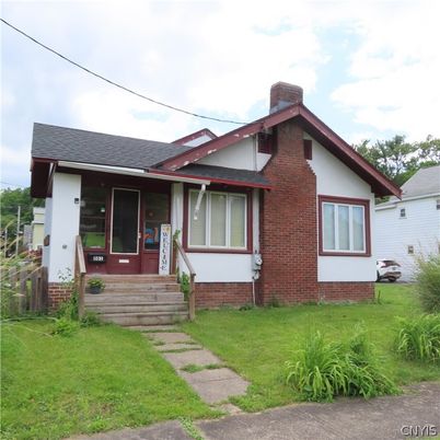 Exterior, Facade, Brick Facade, American Craftsman