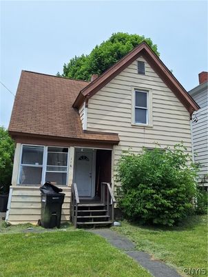 Exterior, Facade, Cape Cod