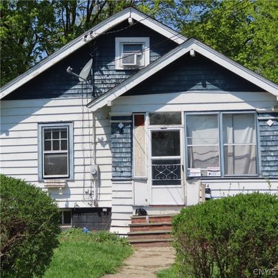 Exterior, Facade, American Craftsman