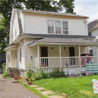 Exterior, Facade, American Foursquare