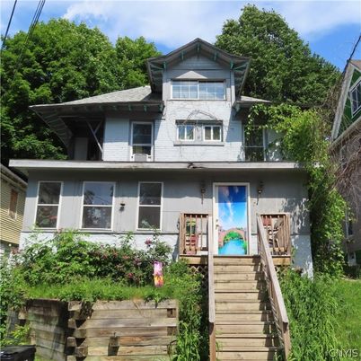 Exterior, Facade, Queen Anne Victorian