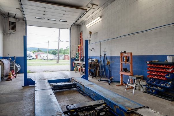 Garage, Interior