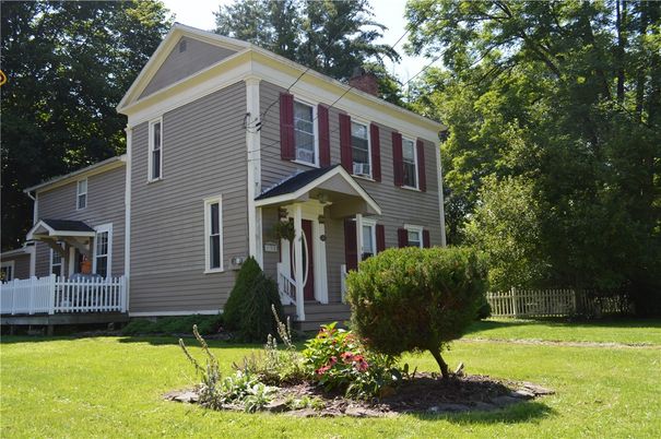 Backyard, Exterior, Facade, Queen Anne Victorian