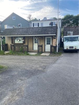 Exterior, Facade, Cape Cod