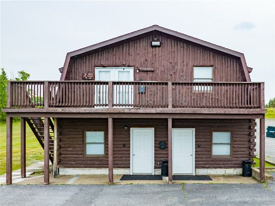Exterior, Facade, Log Home