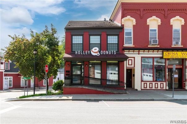 Exterior, Facade, Rowhouse