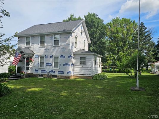 Backyard, Exterior, Facade, Queen Anne Victorian