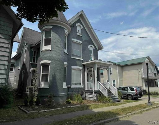 Exterior, Facade, Queen Anne Victorian