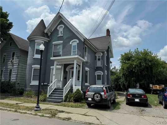 Exterior, Facade, Queen Anne Victorian