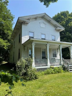 Exterior, Facade, Queen Anne Victorian