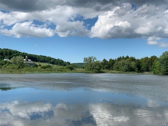 Exterior, Lake