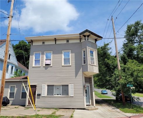 Exterior, Facade, American Foursquare