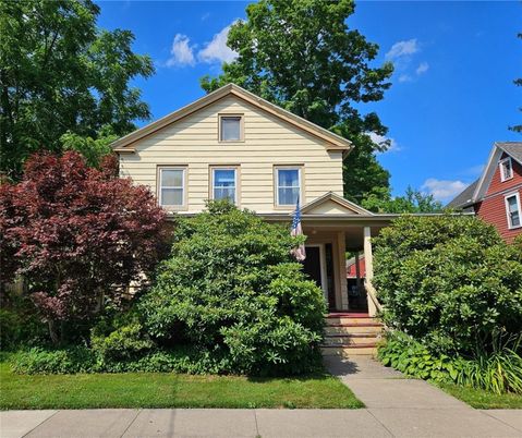 Exterior, Facade, Queen Anne Victorian