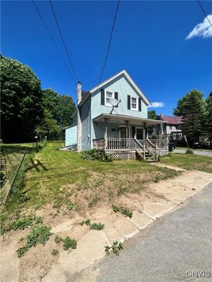 Backyard, Exterior, Facade, Queen Anne Victorian