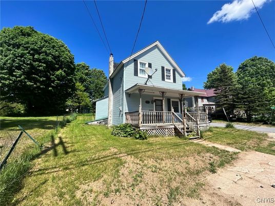Backyard, Exterior, Facade, Queen Anne Victorian