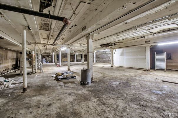 Garage, Interior
