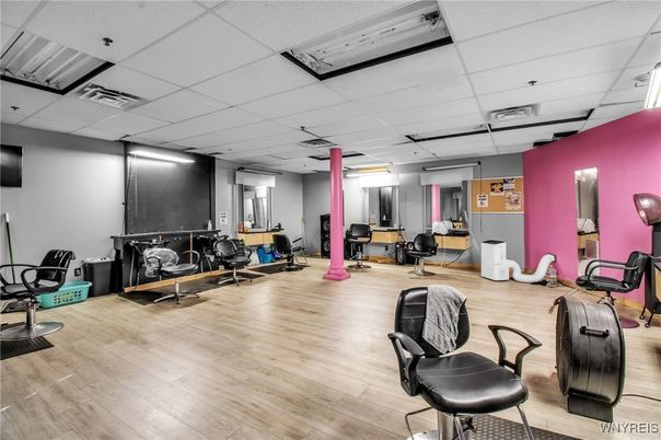 Fitness Equipment, Interior, Recessed Lighting, Wood Texture Flooring