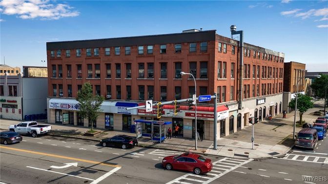 Exterior, Facade, Highrise