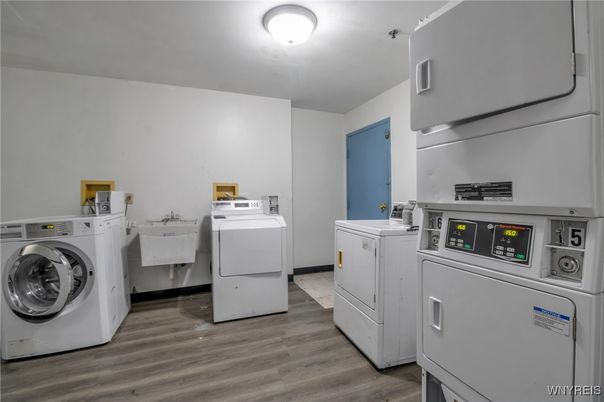 Interior, Washer, Wood Texture Flooring