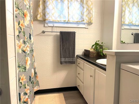 Interior, Washer, Wood Texture Flooring