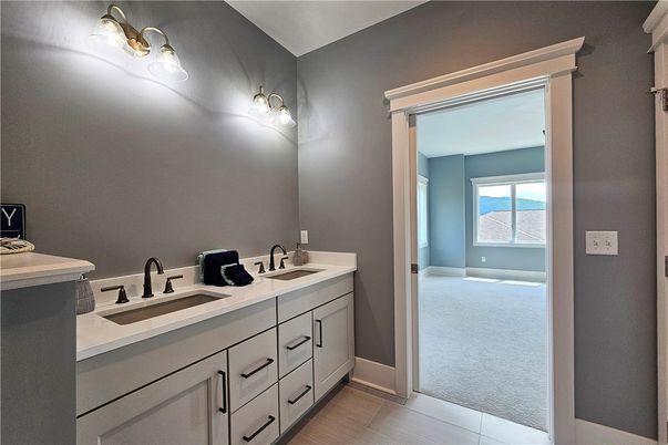 Bathroom, Dual Sink Vanities, Interior