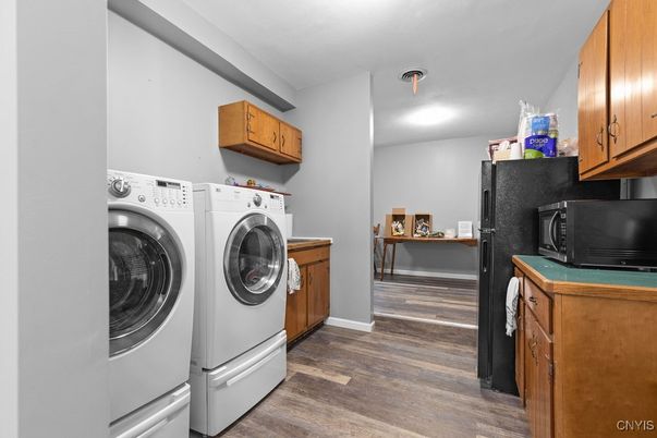 Interior, Recessed Lighting, Washer, Wood Texture Flooring