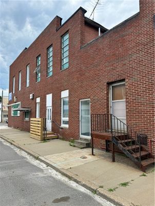 Exterior, Facade, Brick Facade, Rowhouse