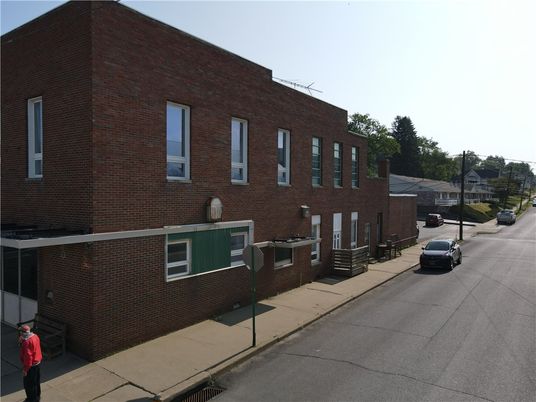 Exterior, Facade, Brick Facade, Rowhouse