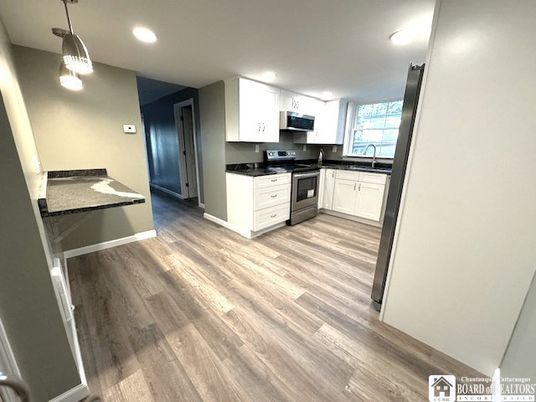 Interior, Kitchen, Pendant Lights, Recessed Lighting, Wood Texture Flooring