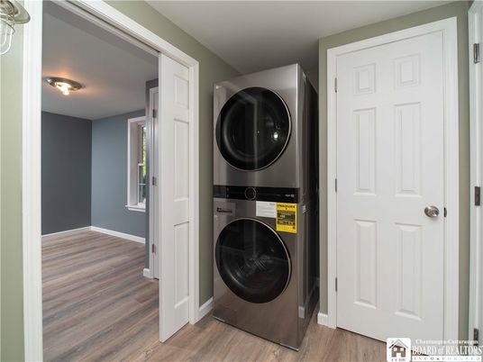 Interior, Utility Closets, Washer, Wood Texture Flooring
