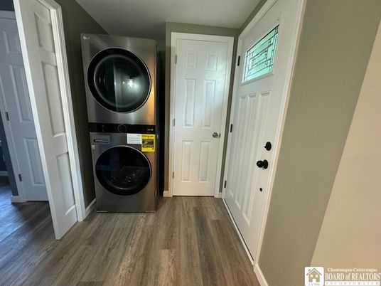 Interior, Utility Closets, Washer, Wood Texture Flooring