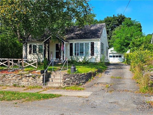Exterior, Facade, Cape Cod