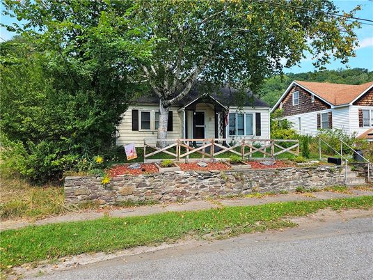 Exterior, Facade, Cape Cod