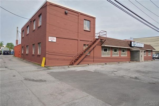 Exterior, Facade, None