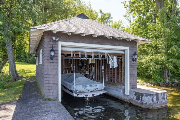 Detached Garage, Exterior