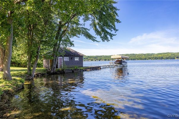Exterior, Lake