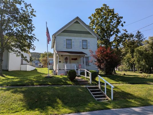 Backyard, Exterior, Facade, Queen Anne Victorian