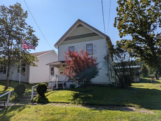 Backyard, Exterior, Facade, Queen Anne Victorian