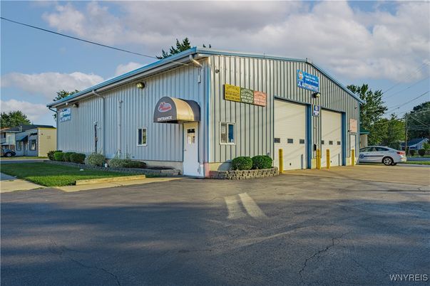 Attached, Exterior, Facade, None