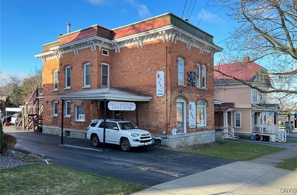 Exterior, Facade, Brick Facade, Rowhouse