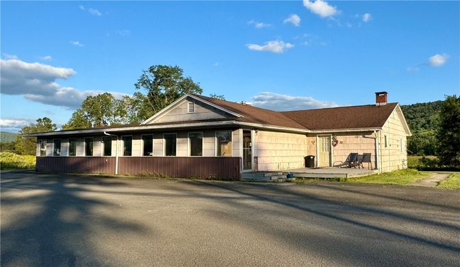 Backyard, Exterior, Facade, Ranch