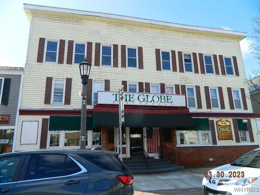 Exterior, Facade, Rowhouse