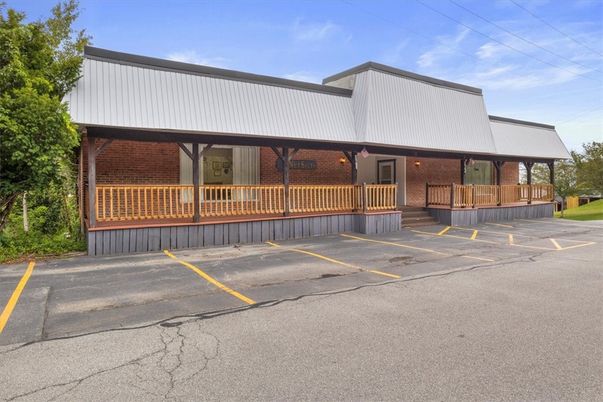 Exterior, Facade, Brick Facade, Log Home