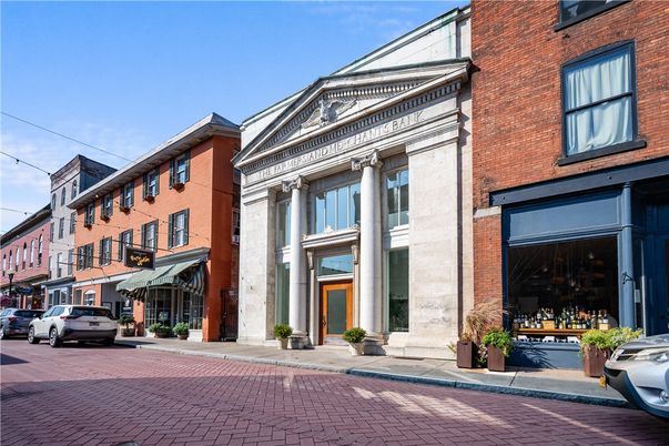 Exterior, Facade, Brick Facade, Rowhouse