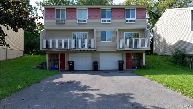 Attached, Exterior, Facade, Rowhouse