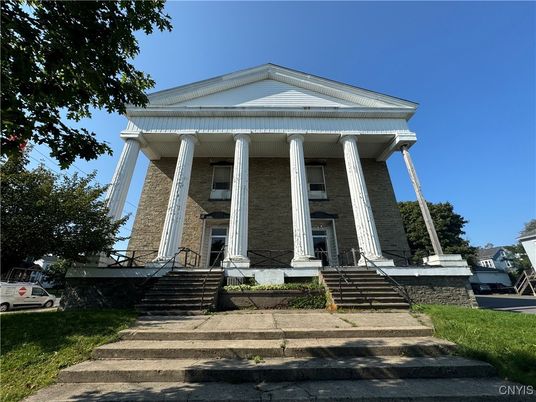Exterior, Facade, Brick Facade, Queen Anne Victorian