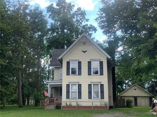 Backyard, Exterior, Facade, Queen Anne Victorian
