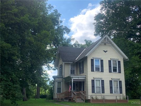 Backyard, Exterior, Facade, Queen Anne Victorian