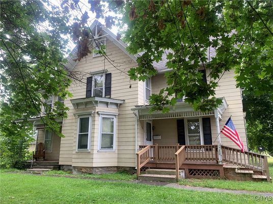 Exterior, Facade, Queen Anne Victorian