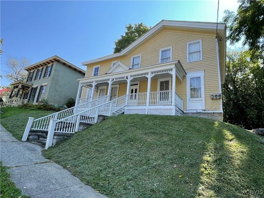 Backyard, Exterior, Facade, American Foursquare